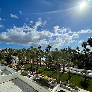  Apartment With Pool View